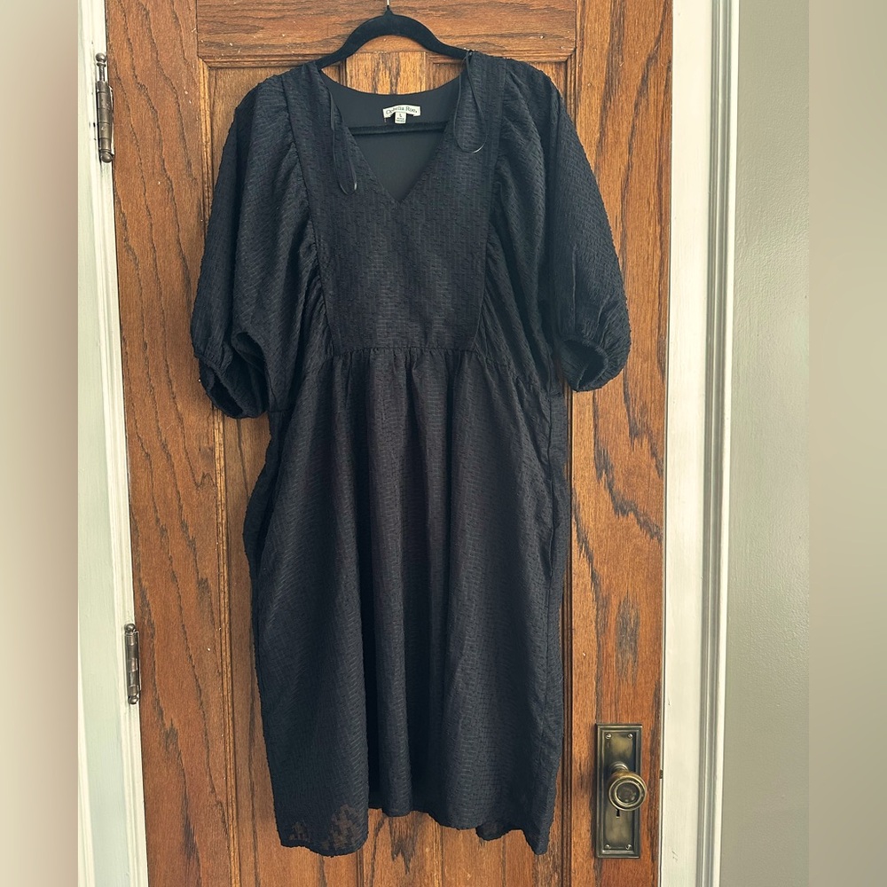 Ophelia Roe black short V neck dress L